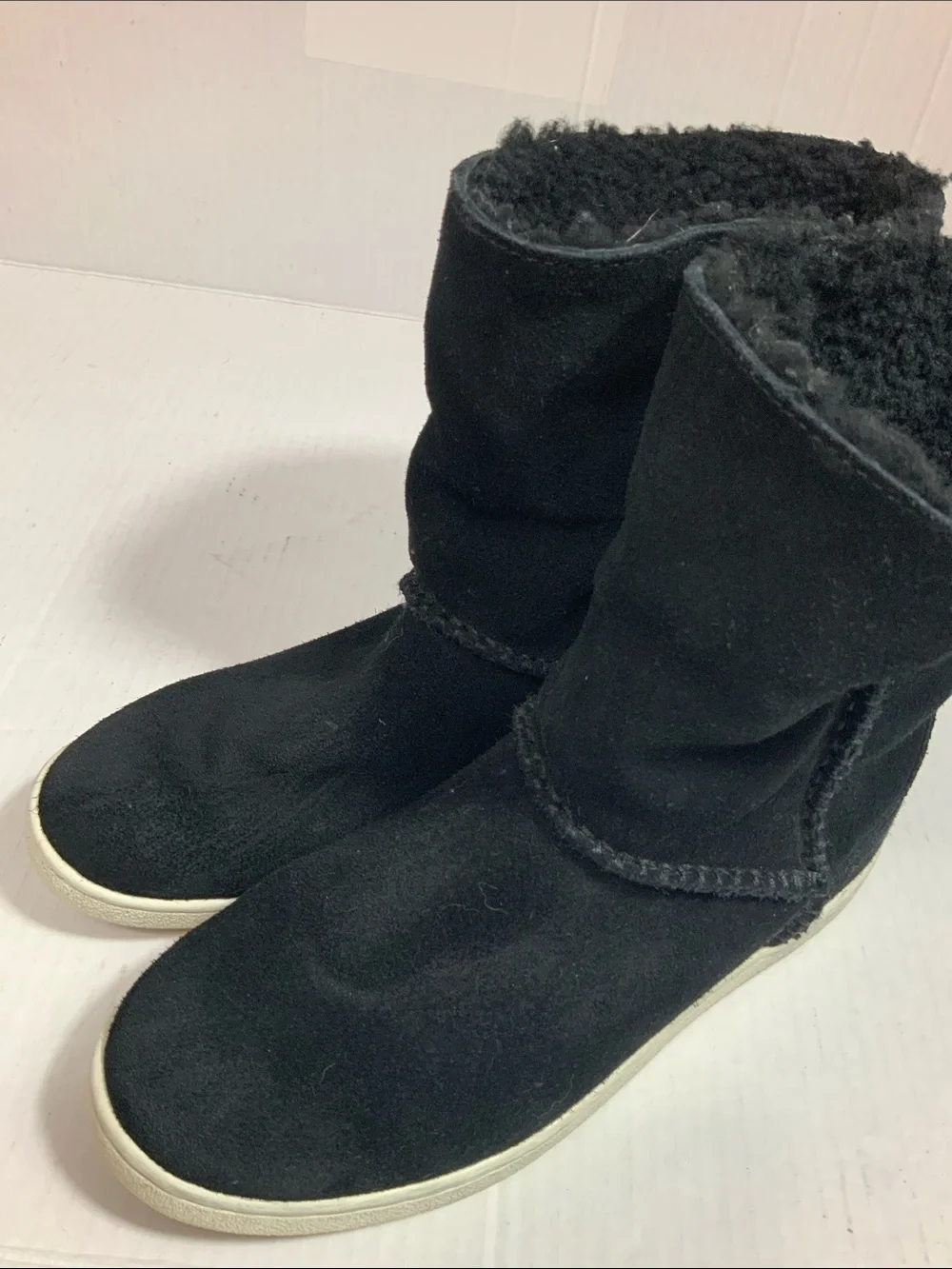 Women’s UGG Reyes Black Sneaker Boots Cozycore Athleisure Winter Shoes Size 7